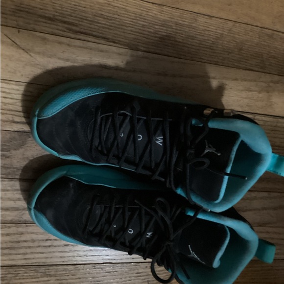 Women’s jordan’s retro 23 - Picture 2 of 5